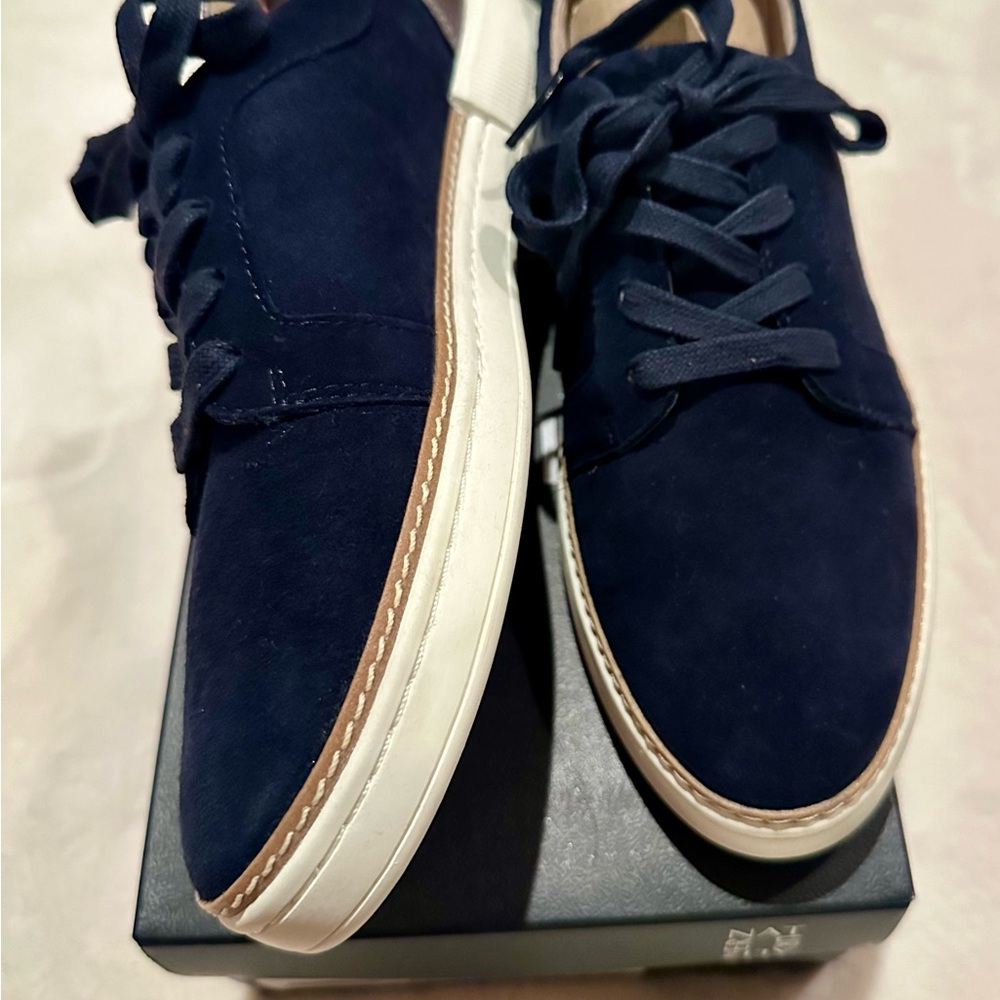 NEW IN BOX NAVY NATURALIZER SNEAKER